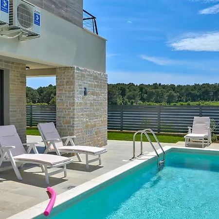 1 Holiday home